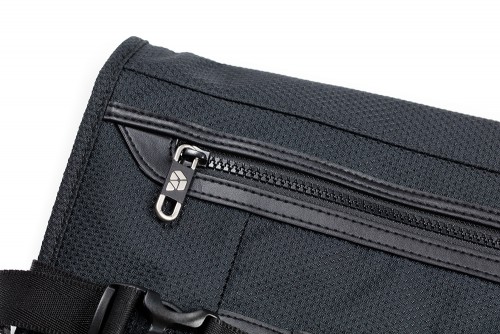 Zipper detail of PLIQO Carry-On